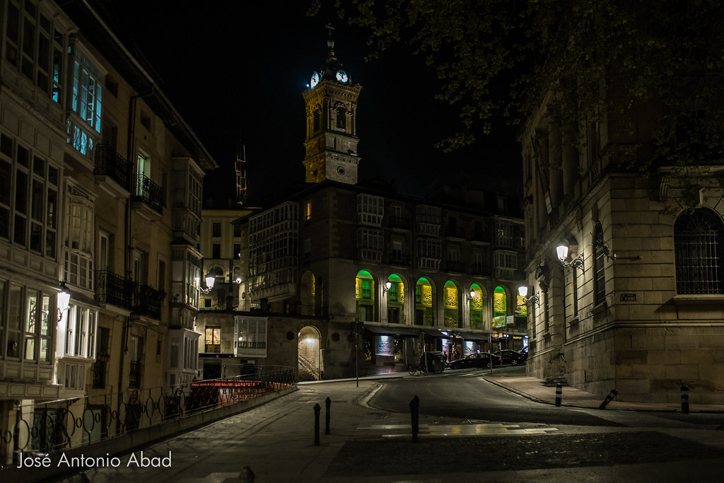 Calle de Mateo Benigno de Moraza, torre de San Vicente
