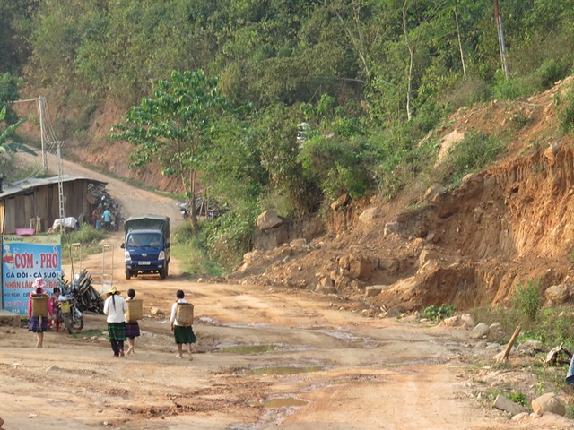 Rescue truck enter Nam Po town