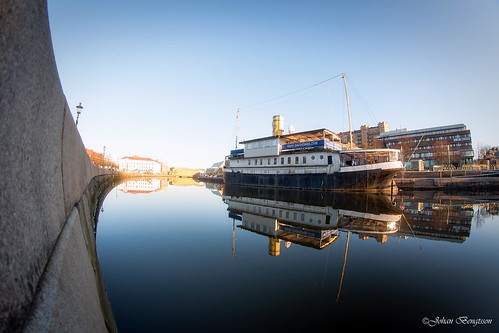 reflection water sunrise göteborg boat canal gothenburg kanal vatten soluppgång samyang rosenlundskanalen