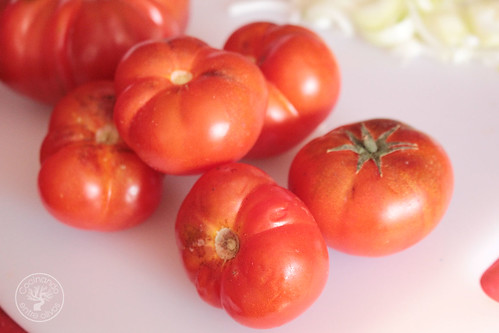 Ensalada-de-habas-tiernas,-tomate,-bacalao-y-rabanitos-(3)