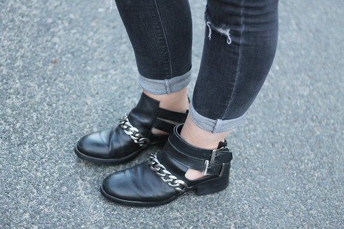 zara-stiefeletten-boots-schuhe-modeblog-fashionblog-style-look-nieten-kette-fashionblog
