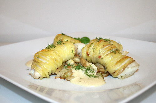44 - Zander filet coated in potatoes with fennel & mustard sauce - Side view / Zanderfilet im Kartoffelspaghettimantel mit Fenchelgemüse & Senfsauce  - Seitenansicht
