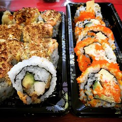 I was torn between my regular fav - teriyaki chicken (and new fav rice with eel) and sushi rolls! California rolls and shrimp rolls with cheese, very refreshing! 😋 we need to have a backup stomach!