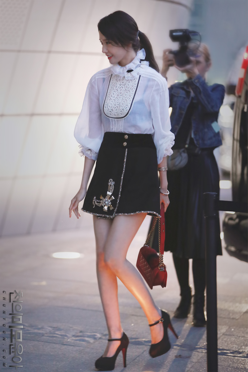 [PIC][04-05-2015]YoonA tham dự sự kiện "Chanel Cruise Collection Show in Seoul" vào tối nay 17371188705_e55aa6204e_o