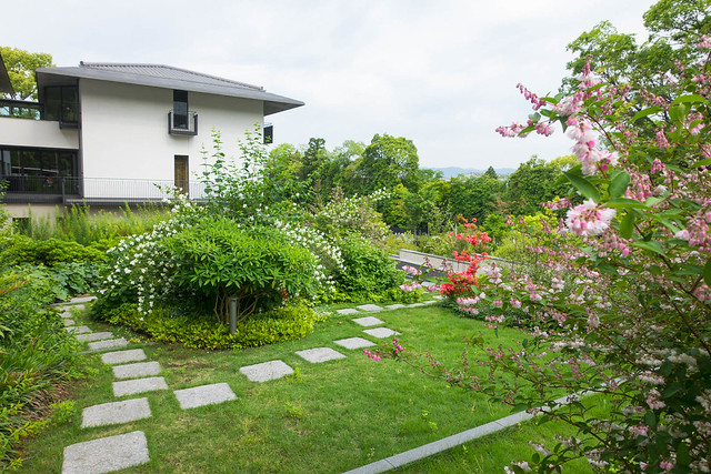 Modern garden at Chion-in Wajun Kaikan