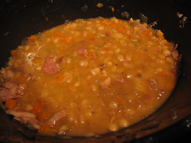 Slow Cooker White Bean & Ham Soup