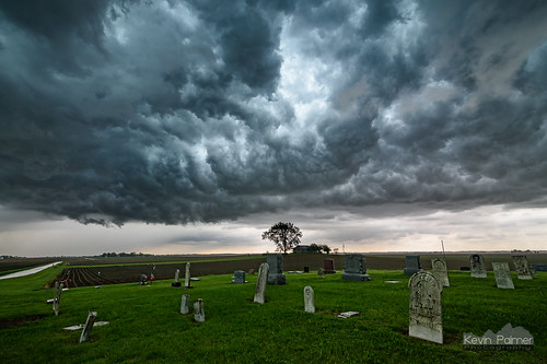 flowers storm green cemetery graveyard grass rain weather clouds illinois spring afternoon may stormy thunderstorm mcs severe outflow 2016 whalesmouth broadwell shelfcloud gustfront tokina1628mmf28 nikond750