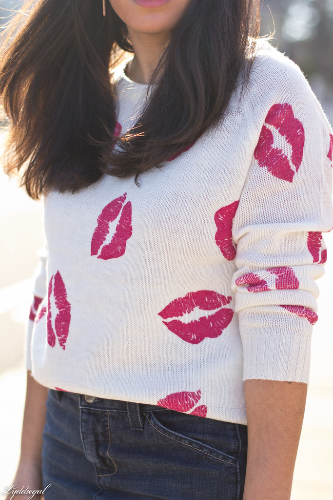 kiss sweater, denim pencil skirt, red pumps-8.jpg