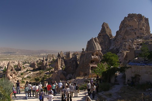 Erosional landforms of layered, non-welded ignimbrites in Cappadocia, Turkey / トルコ共和国、カッパドキアにおける火砕流堆積物の侵食地形