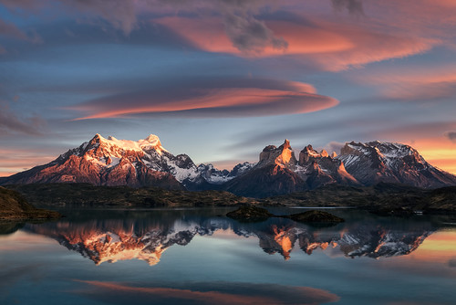 chile sunset patagonia mountains nature water sunrise reflections day cloudy torresdelpaine lagopehoe landscapephotography d810