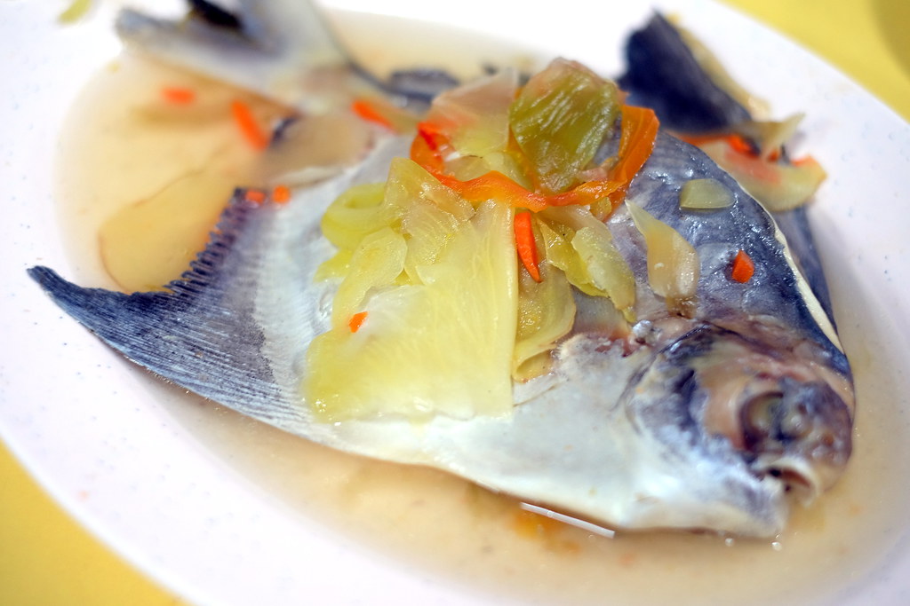 Ann Hoo Teochew Porridge: steamed pomfret fish