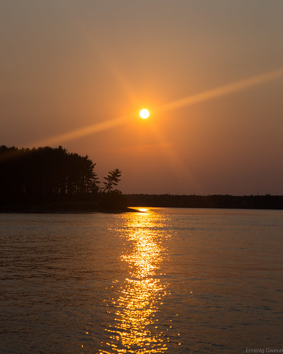 ca sunset orange canada yellow jaune river de island eos evening soleil coucher rivière newbrunswick fullframe soir reflets banks fleuve lightroom miramichi 24x36 adobelightroom 9148 nouveaubrunswicknewbrunswick canon6d canoneos6d pleinformat adobelightroom6 adobelightroomcc boishébertbeaubearisland