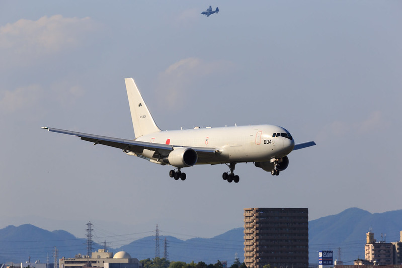 KC-767 #604とC-130H