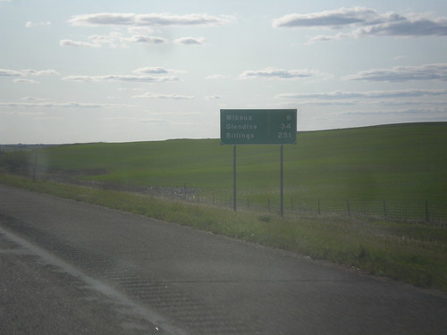 sign montana i94 wibauxcounty biggreensign distancemarker