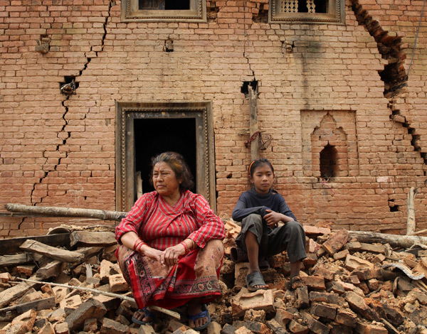 面對滿目瘡痍的家園，尼泊爾人民需要重建的機會，然而龐大的外債是身上一道沈重的枷鎖。（影像來源：British Red Cross）