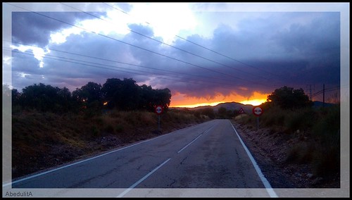 road sunset landscape carretera paisaje nubes puestadesol bushes rainclouds arbustos dsc0313