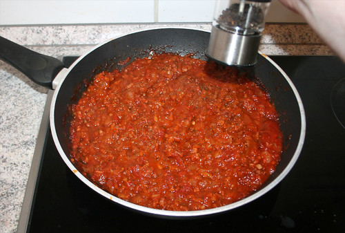 39 - Sauce final mit Pfeffer & Salz abschmecken / Taste sauce finally with pepper & salt