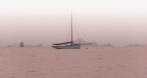 ocean pink sunset mer rose fog island evening boat nikon foggy hd bateau soir brouillard mor brume coucherdesoleil iles dockbay reder térénez d7100