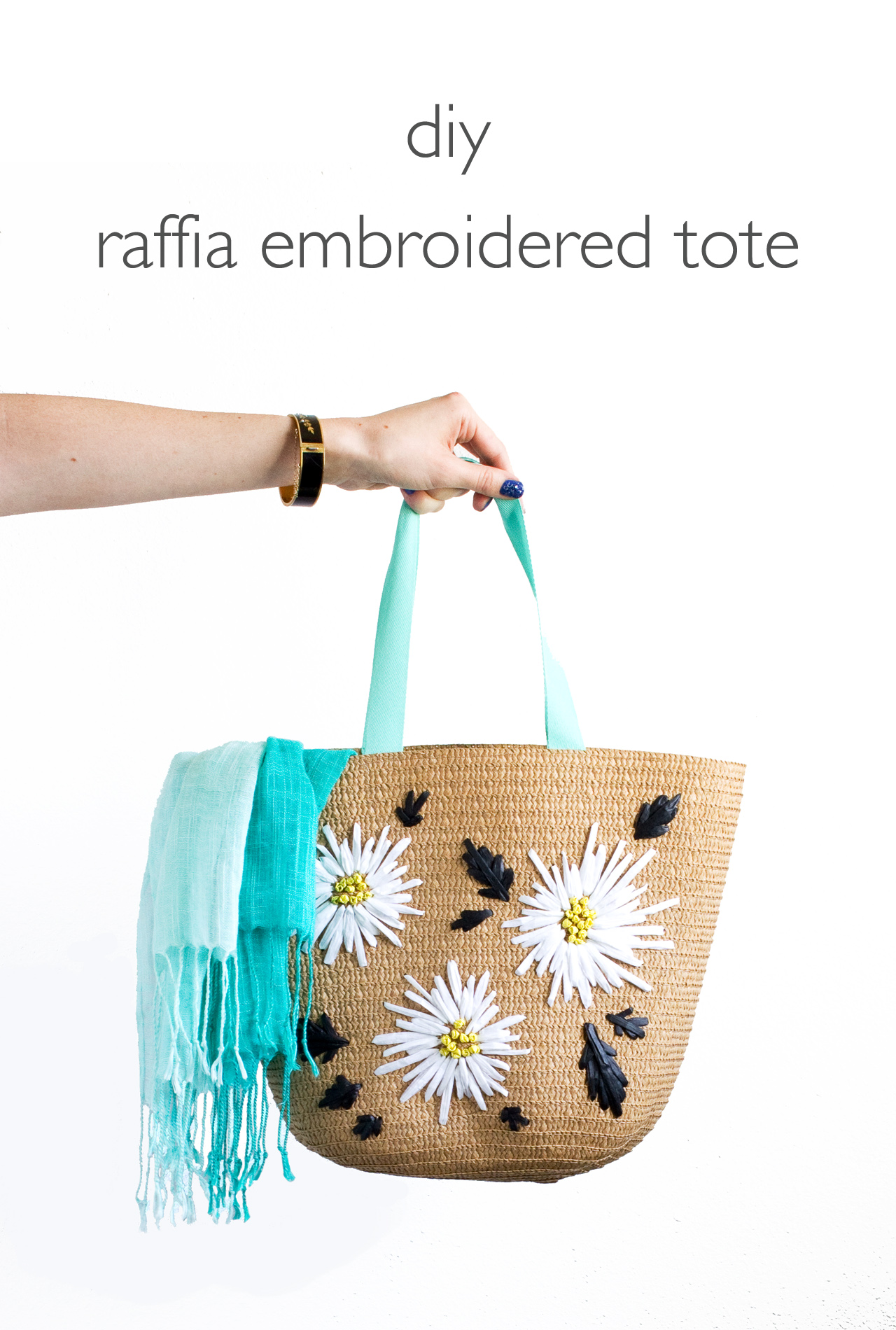 DIY Raffia Embroidered Tote | click through for the full tutorial!