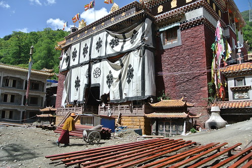 temple highway monastery kham sichuan kangding nyingma jingang sichuantibet