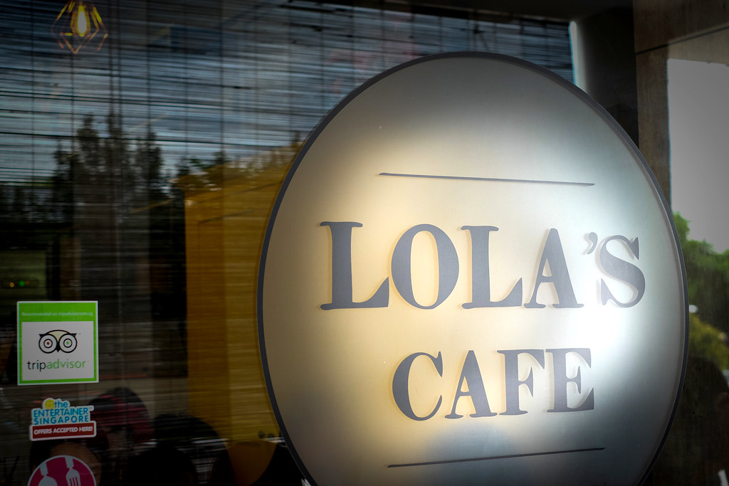 Lola's Cafe: Signboad