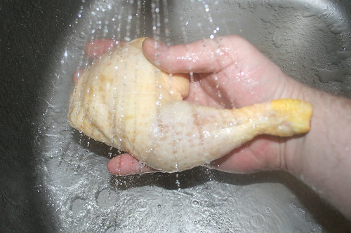 12 - Hähnchenschenkel waschen / Wash chicken legs