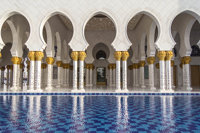 Sheikh Zayed Grand Mosque: Colonade and Reflecting Pool