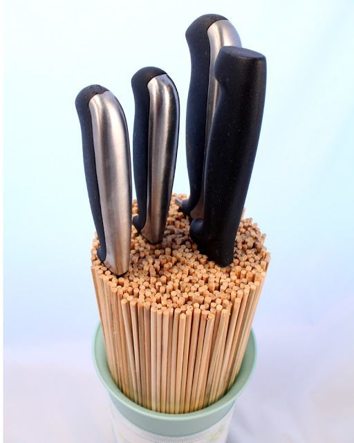 You can put the knives in a vase with spaghetti for more interesting and kitchen look