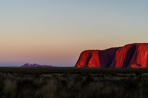 sunset rock desert australia uluru katatjuta ayersrock rockformation theolgas mountolga