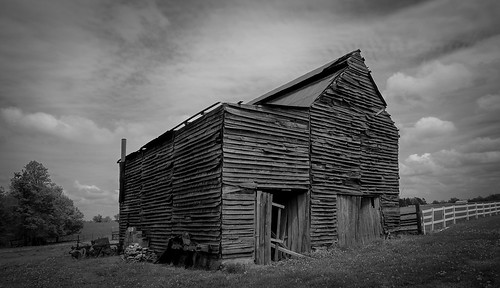 sky abandoned weather clouds barn rural kentucky fujifilm whitefence calloway bobbell plankfence xpro1 plankbarn