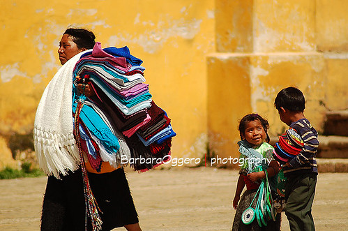 street city urban woman children mexico photography child mother streetphotography local indios chiapas childwood vendour