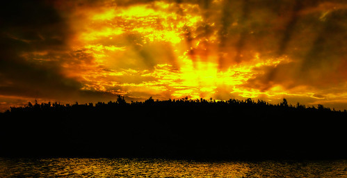 storm sunrise beautifullight sunriseonthewater