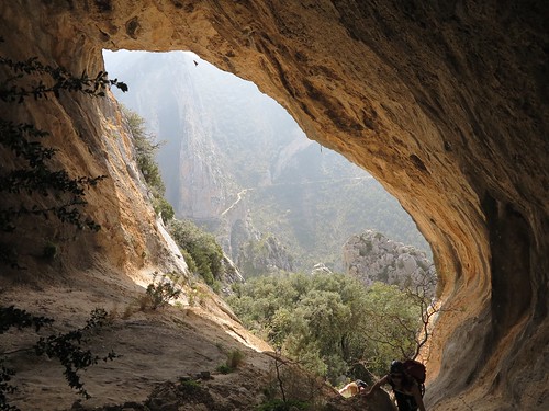 road rock spain arch valley limestone catalunya climbers rockformation abelladelaconca