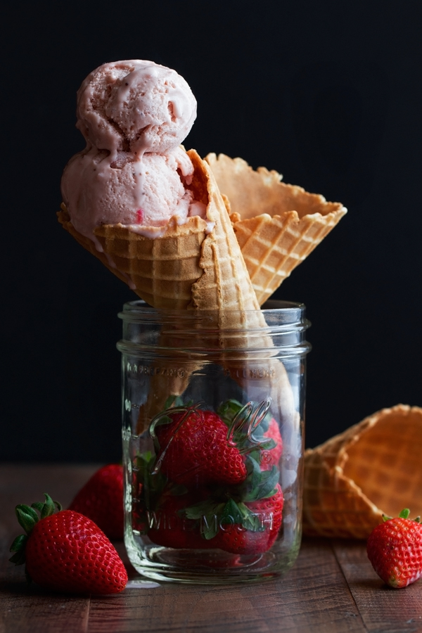 Fresh Strawberry Berry Ice cream that's easy to make at home and actually contains an ENTIRE pound of strawberries! #strawberries #strawberryicecream #icecream #gelato | Littlespicejar.com 