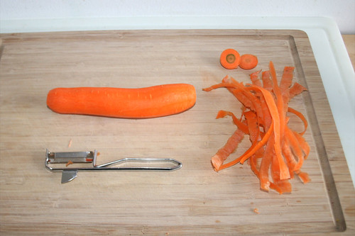15 - Möhre schälen / Peel carrot