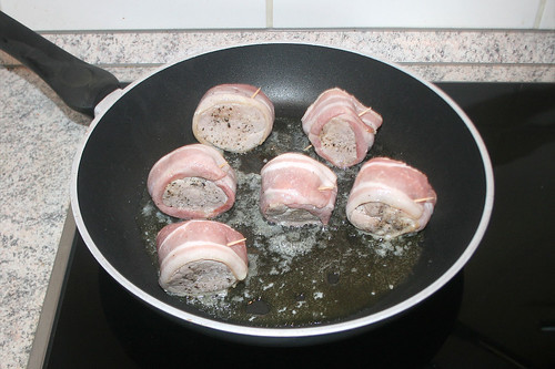 18 - Schweinemdaillions rundherum anbraten / Fry medaillons of pork all around