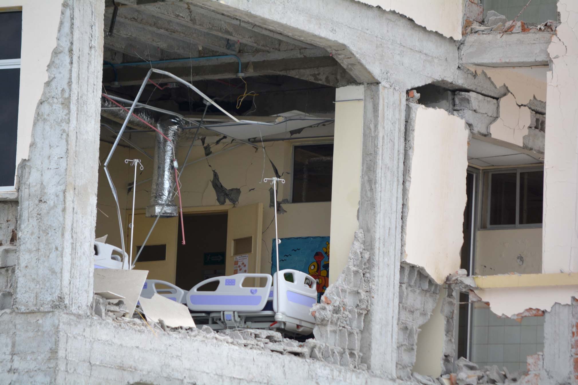 Hospital Civil Napoleon Dávila Córdova, destruido por terremoto del 16 de Abril, 2016