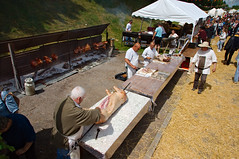 Préparation et cuisson des cochons - Photo of Saint-Christophe-sur-Avre