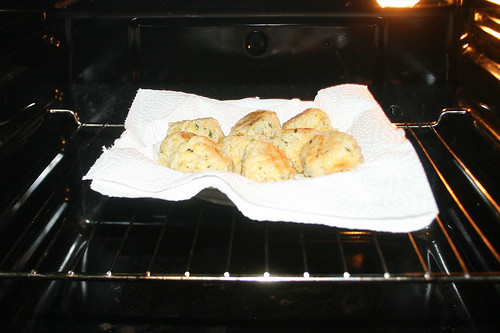 50 - Fertige Reisbällchen im Ofen warm halten / Keep finished rice balls hot in oven