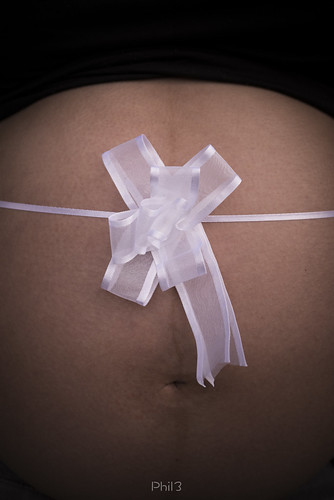 baby enceinte pregnant cadeau present babyontheway tommy ventre phil3 bassapower skin paquetcadeau pregnancy