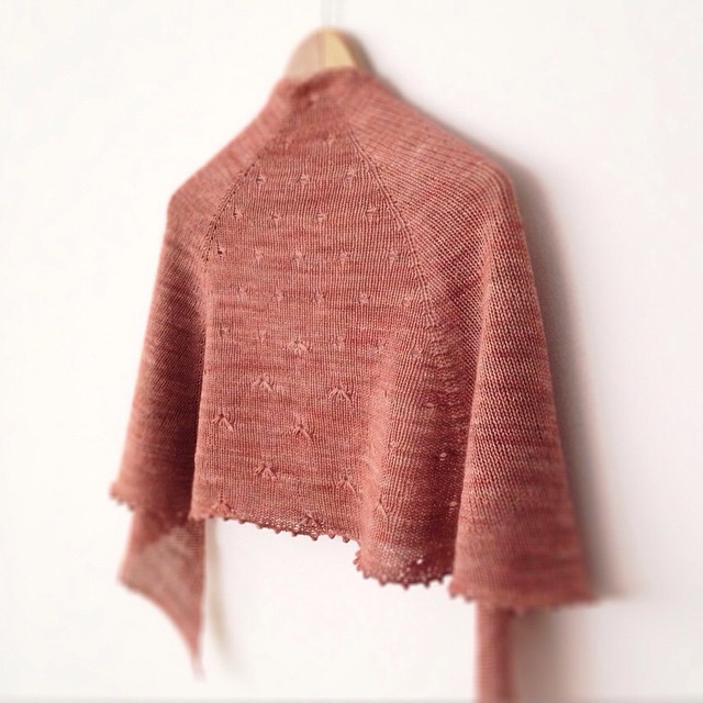 Here it is my Blóm shawl by @bmandarines. I loved knitting it. Awesome pattern and you will be able knit this gorgeous shawl soon ? #blómshawl #shawls #handknits #testknit