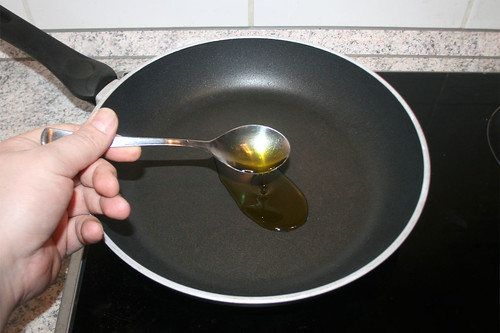 13 - Olivenöl erhitzen / Heat up olive oil