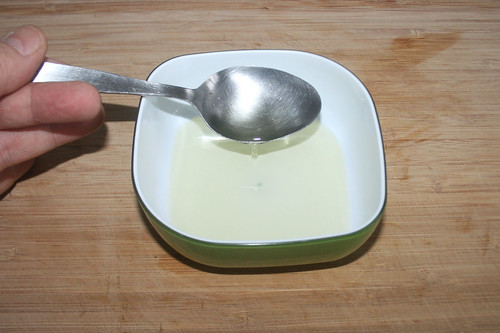 15 - Olivenöl in Schüssel geben / Put olive oil in bowl