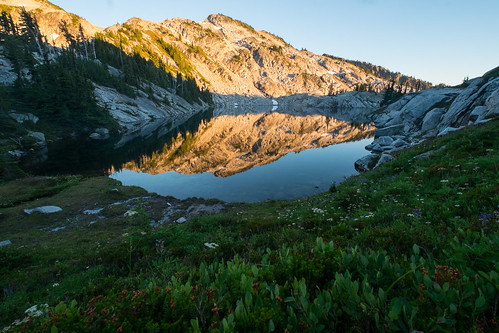 alpinelakeswilderness backpacking hiking lake landscape mountains reflection robinandtucklakes robinlakes sunset washington