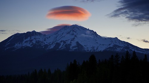 california ca usa snow clouds forest volcano peak ufo western shasta lenscap mountshasta lenticular lenticularclouds ernogy