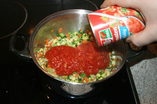 44 - Mit Tomaten ablöschen / Deglaze with tomatoes