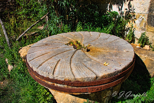 mesa molino piedra rueda hierba mosqueruela teruel aragón españa spain eos eos450d 450d maestrazgo gudarjavalambre canonefs18200