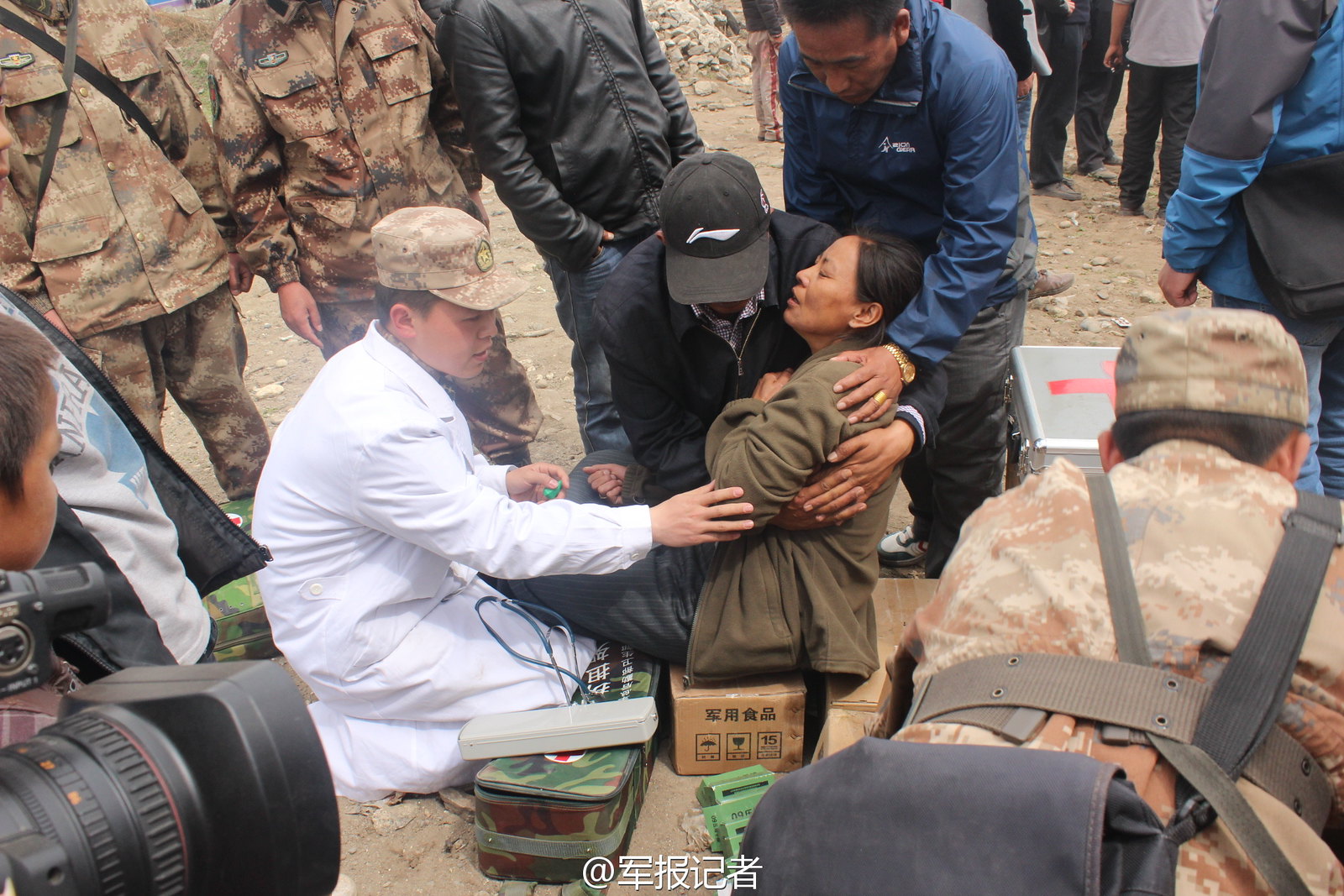 2015年4月30日，經過解放軍、武警官兵、當地幹部及工程人員兩個晝夜的奮戰，位於西藏日喀則市工業園區的受災群眾安置點基本建成，這個安置點也是此次西藏地震最大規模的安置點，目前已搭建帳篷3,500頂，可供10,000餘名受災群眾居住。