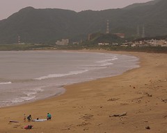 淨灘後一家人享受清淨海灘