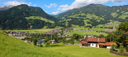 panorama mountain mountains berg austria oostenrijk österreich suburban fugen dal panoramic bergen tal zillertal fügen landelijk